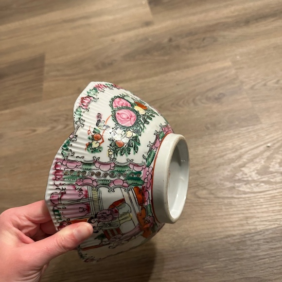 Antique Chinese Lotus rose medallion Famille rose bowl - Picture 2 of 7